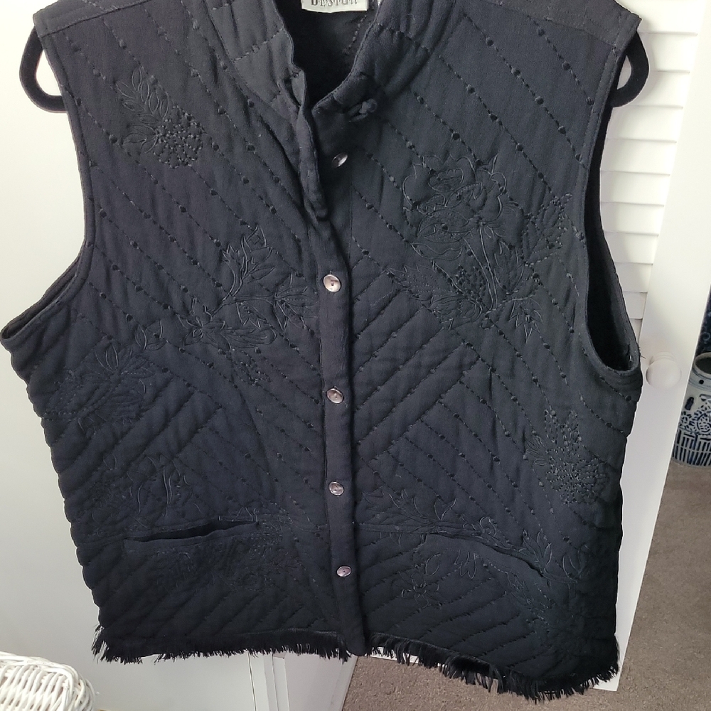 Chico's Design Artsy, Embroidered Black Vest 3=16/XL. - Picture 3 of 14